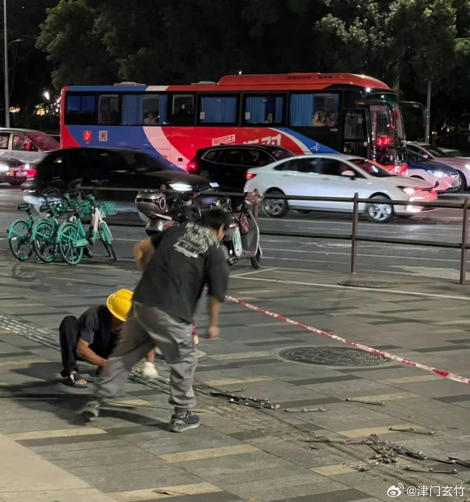 深圳不锈钢盲道拆除引发关注，城市管理的进步与挑战与黑灯回应