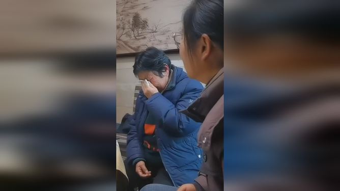 被抱养女子探寻真实自我之旅，身世揭秘背后的情感自述