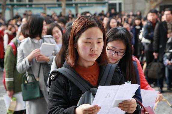 公务员报考条件详解，大专生报考可能性分析