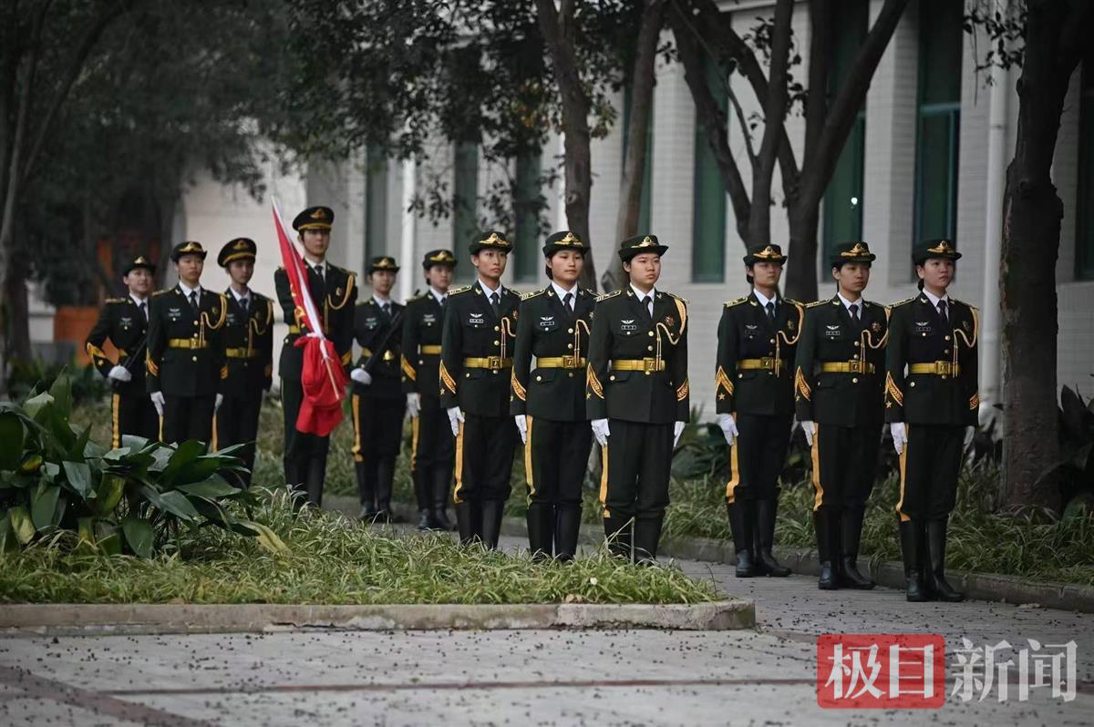 致敬新时代守护者，国旗护卫队送上硬核新年祝福