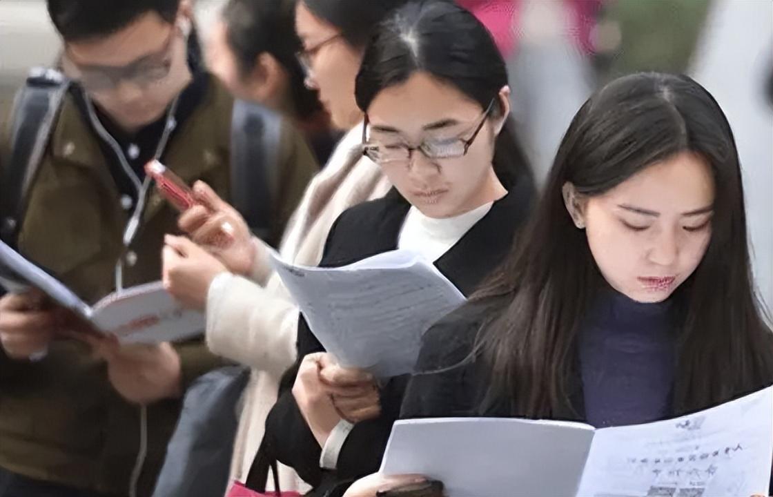 女孩子公务员如何选择适合的岗位？