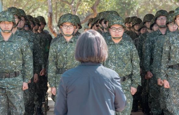 台湾年轻人花式逃兵役现象，挑战与反思