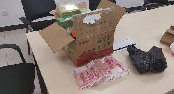 酸奶箱惊现金库！跑腿小哥机智报警揭秘真相