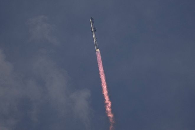 SpaceX星舰第七次试飞，二级失联后的挑战与一级火箭回收的新里程碑