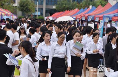 大学生毕业投身家政圈，热潮涌动背后的故事，订单已排至二月