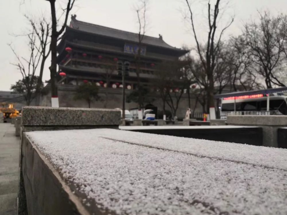 古都西安雪落纷飞，冬日韵味尽显魅力