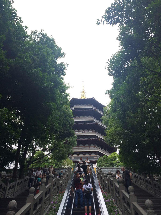 杭州雷峰塔揭秘千年小白之谜