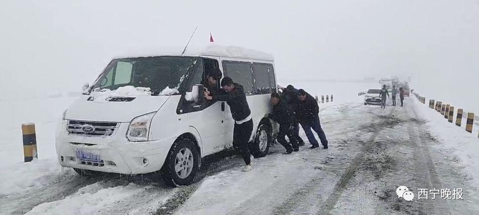 雪夜大巴停无人区，游客遭强迫购物事件深度剖析