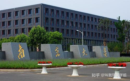 上海大学回应女生考研专业课成绩异常事件，专业课成绩仅得10分引发调查关注