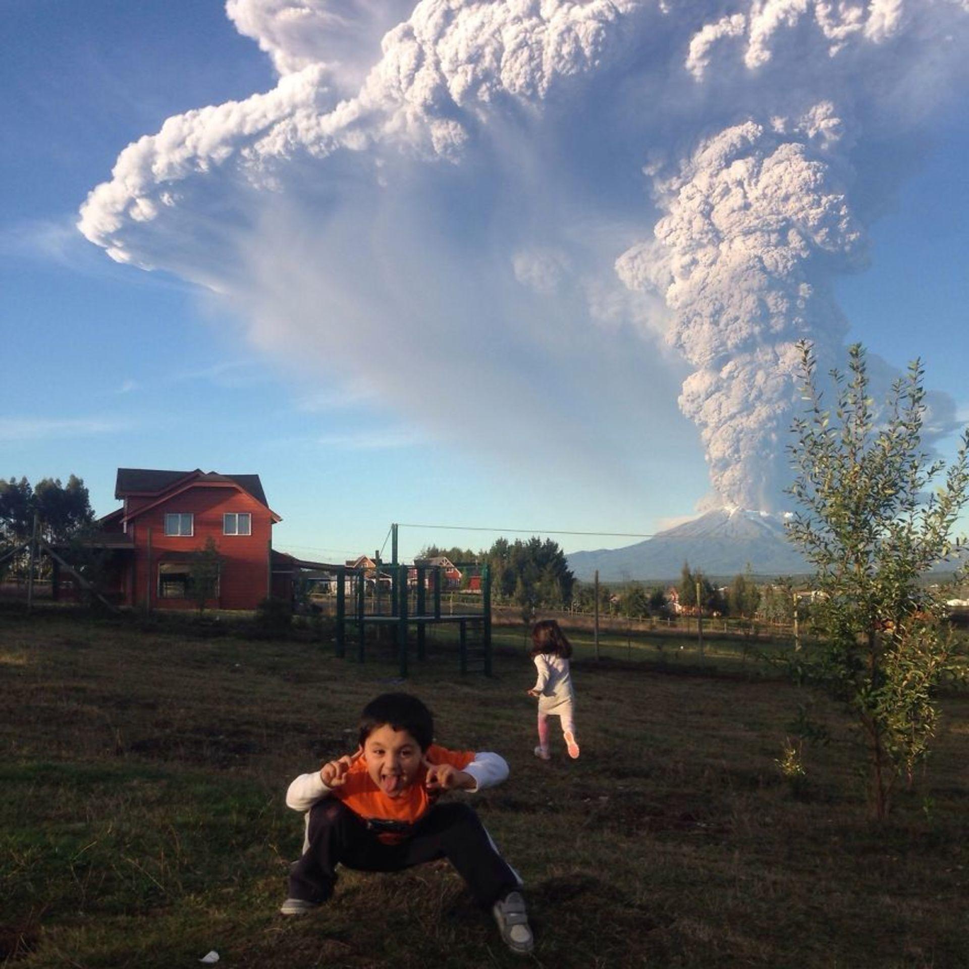 危地马拉火山大规模喷发，自然力量挑战与人类的应对策略